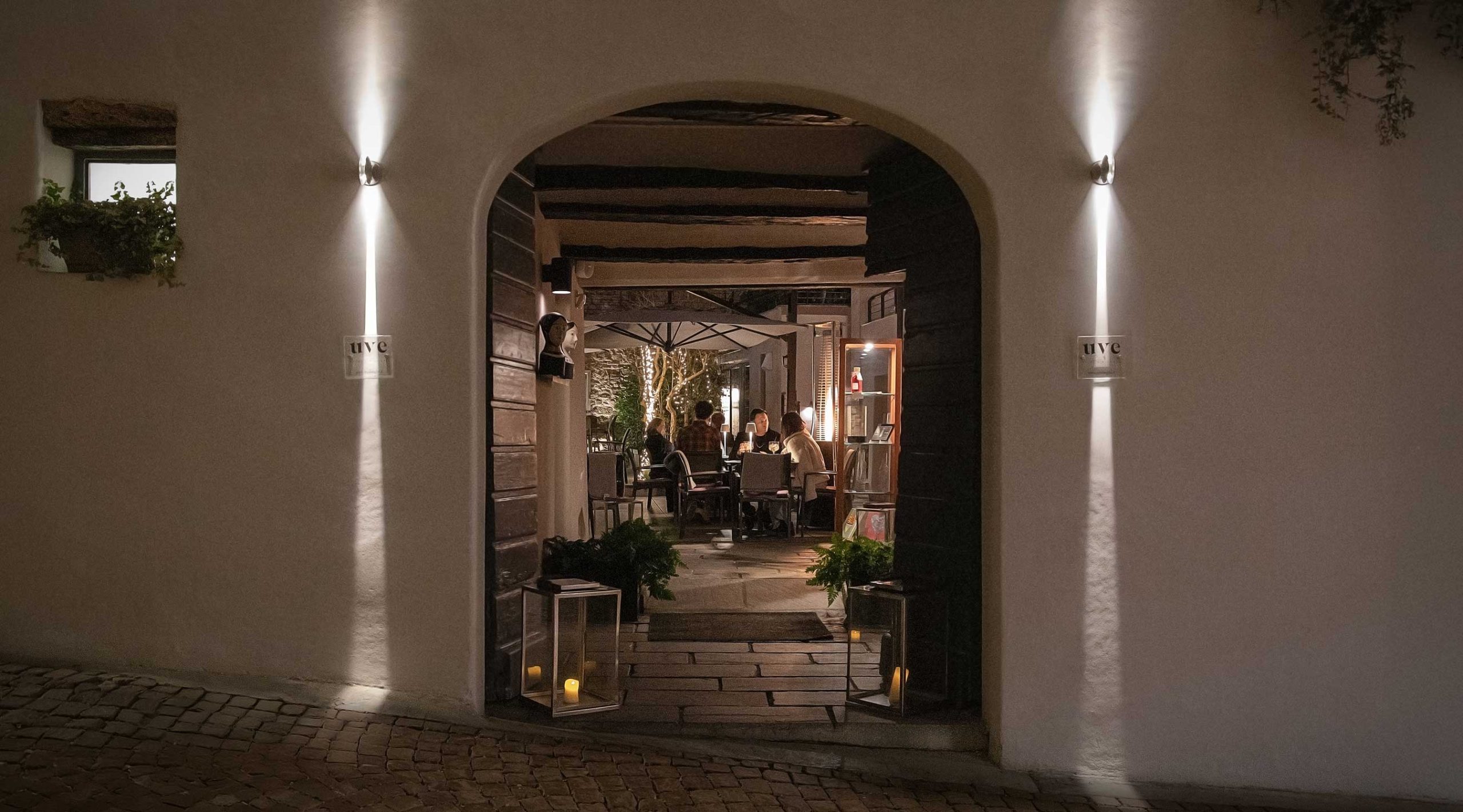 UVE - Rooms & Wine Bar