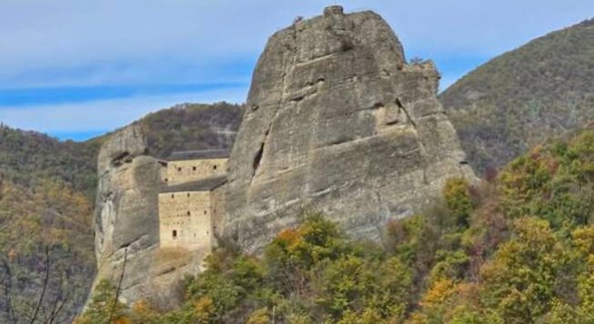 Castello della Pietra: visite guidate 2026 e come arrivare alla fortezza nella roccia — Evento a Genova, Genova