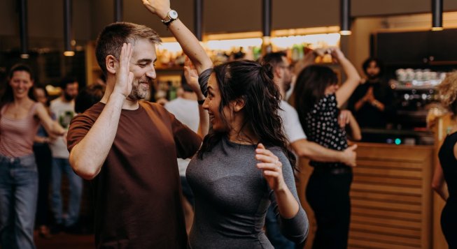 Swing e Lindy Hop a Palazzo Ducale: Zenaswingers a Mentelocale Bistrot fra ballo, aperitivo e socialità — Evento a Genova, Genova