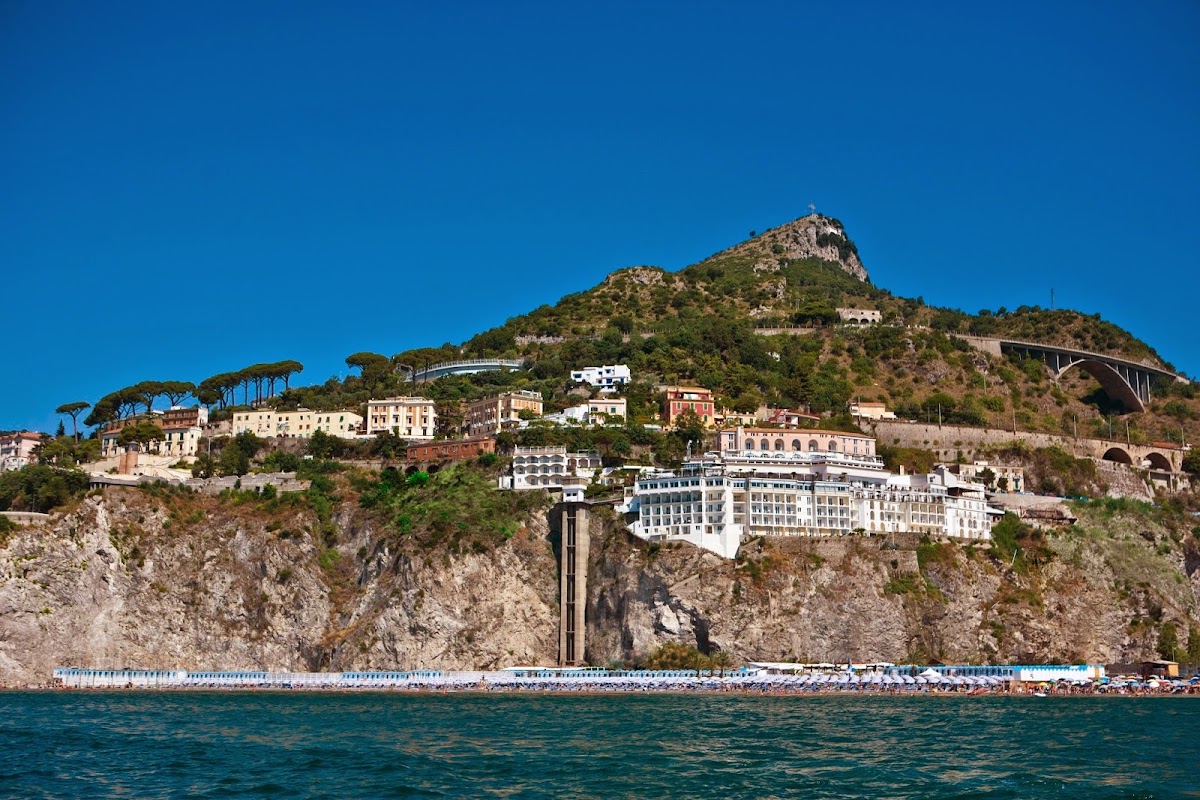 Lloyd's Baia Hotel — Alloggio a Salerno, Salerno