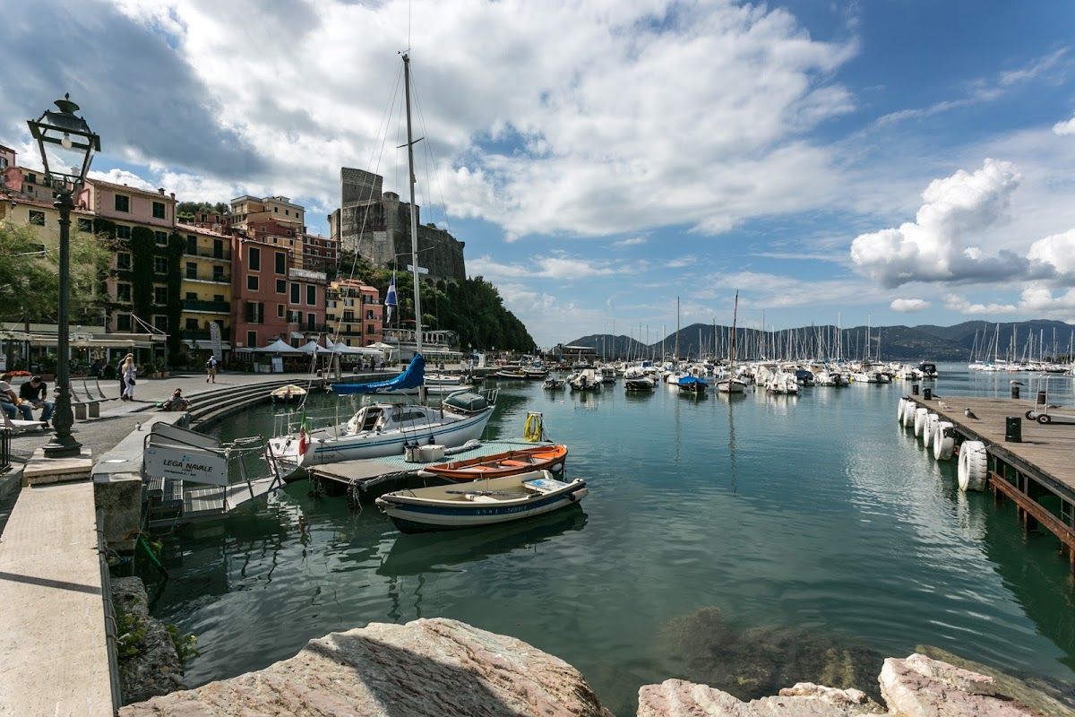 Al Molo Sea View Rooms — Alloggio a Lerici, La Spezia