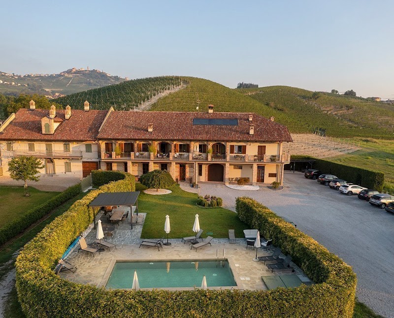 Agriturismo Cascina Rocca B&B — Alloggio a Barolo, Cuneo