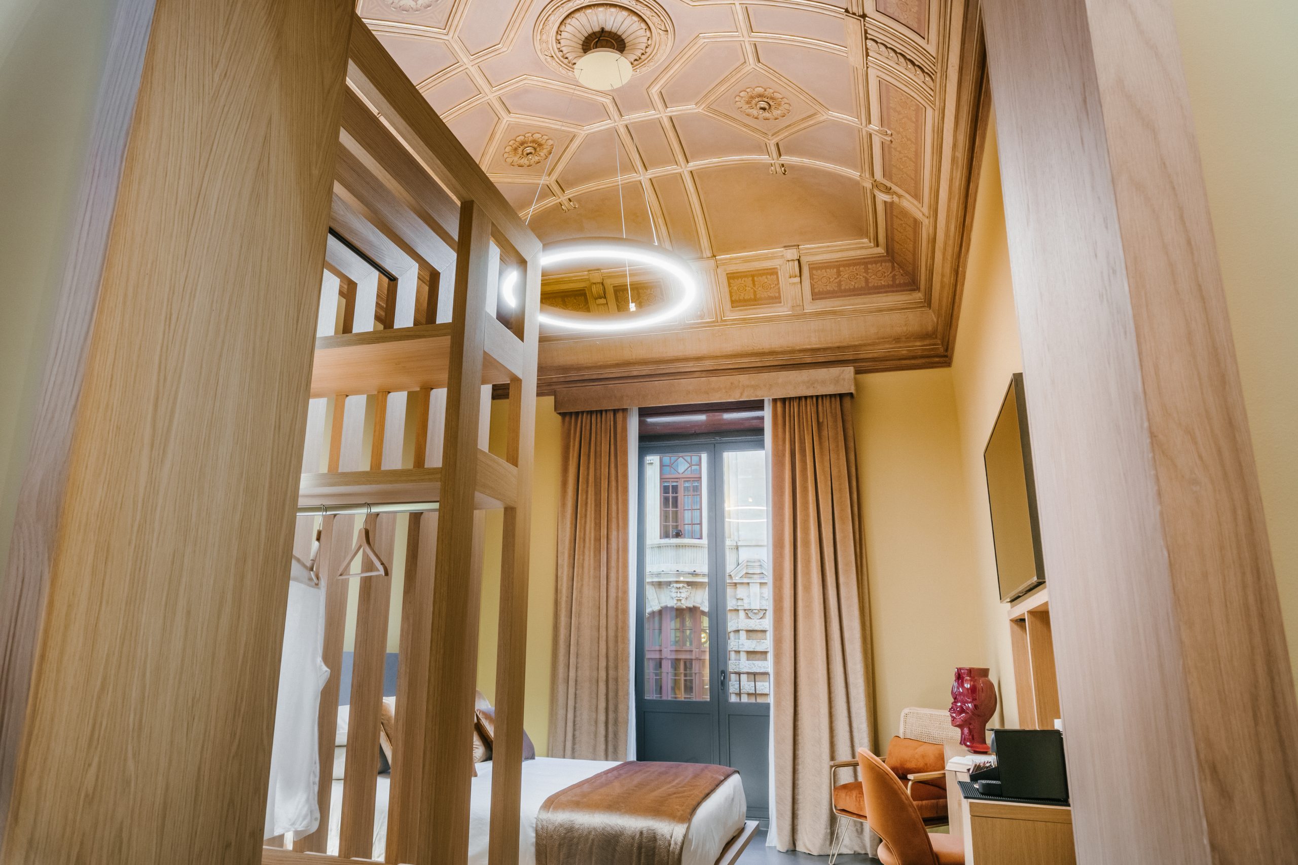 ETNEA SUITE 270