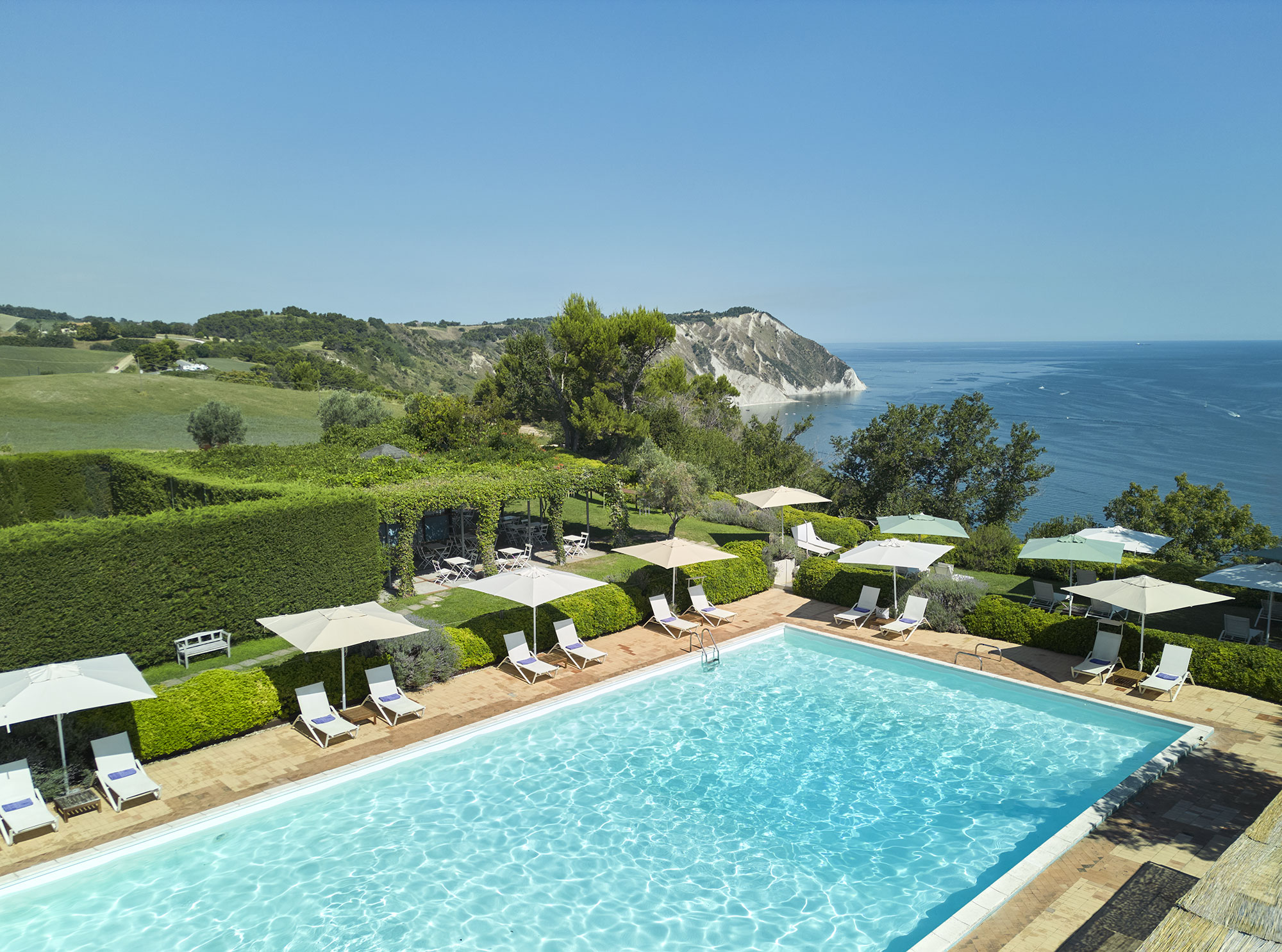 Hotel Emilia — Punto di interesse a Ancona, Ancona