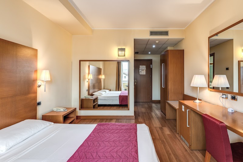 Luna Hotel Motel Lago Maggiore — Alloggio a Arona, Novara