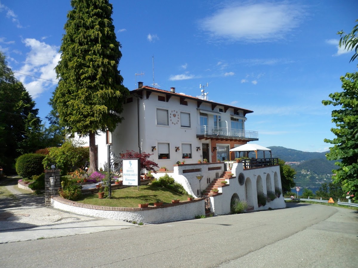 Hotel Panoramico Ristorante SPA Lago d'Orta — Alloggio a Varallo, Vercelli