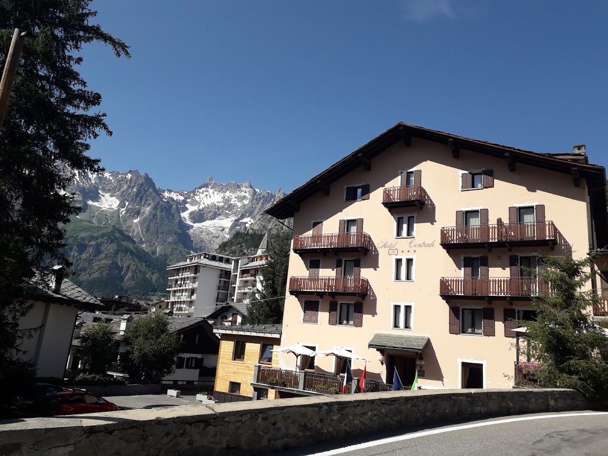 Hotel Centrale — Alloggio a Courmayeur, Aosta