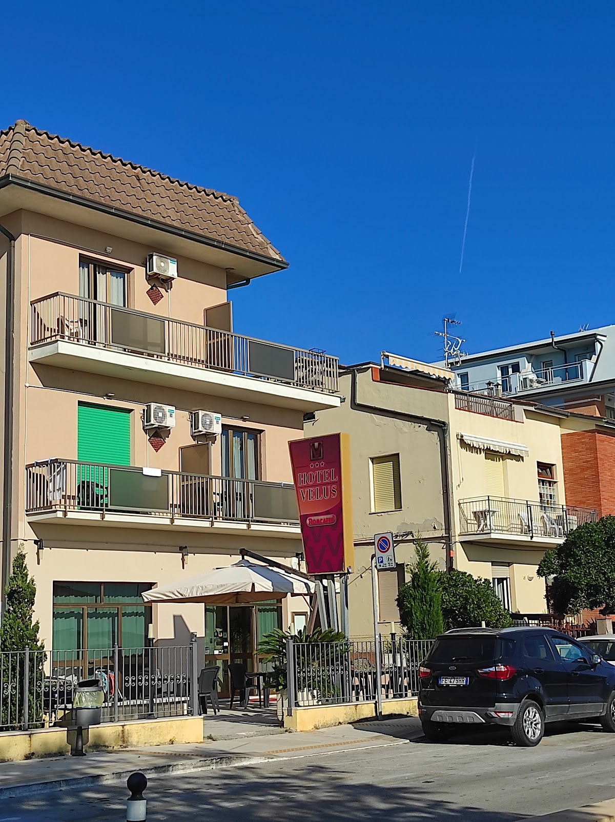 Hotel Velus — Alojamiento in Civitanova Marche, Macerata