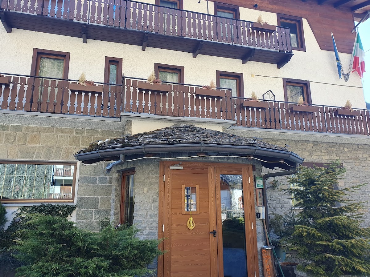 Hotel des Roses — Alloggio a Champoluc, Aosta
