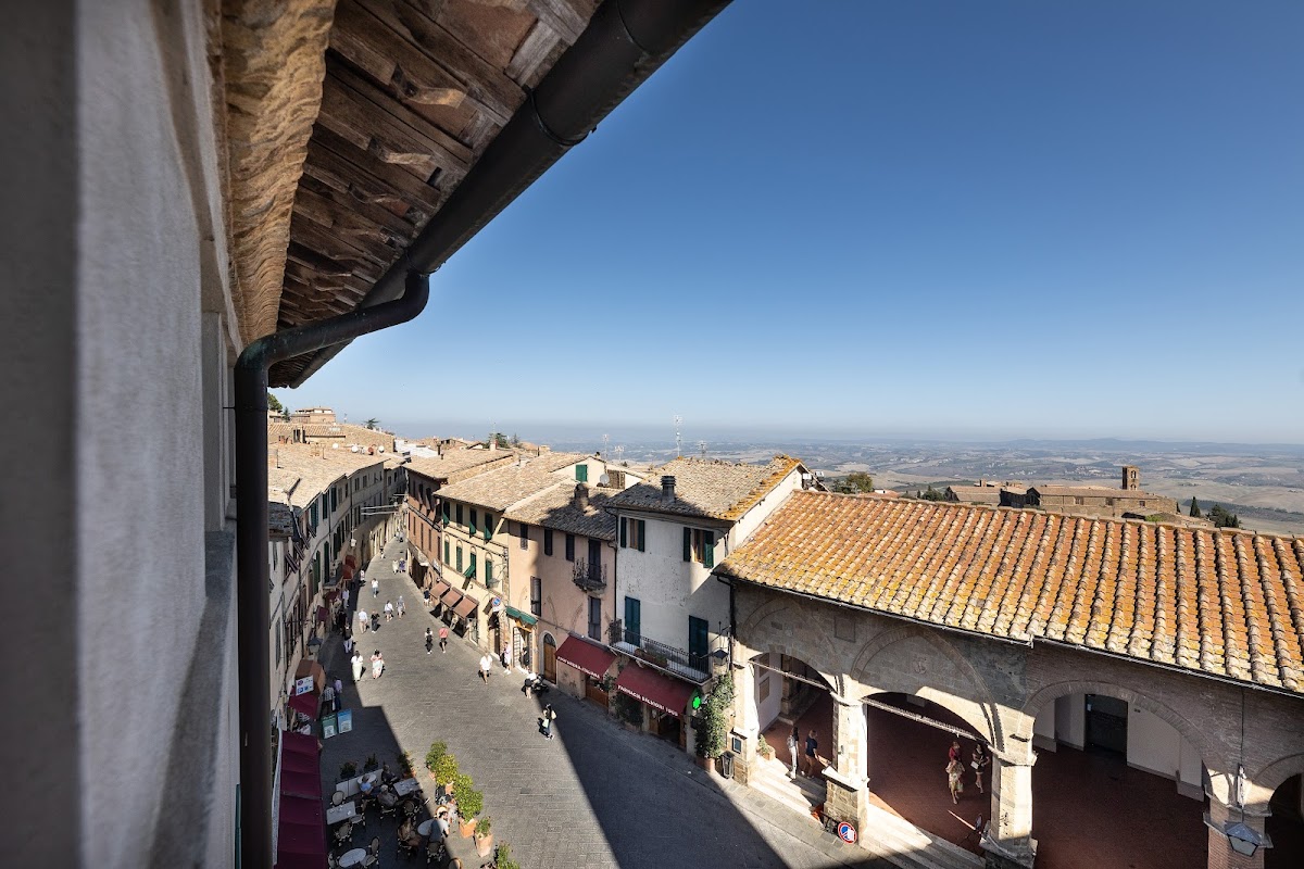 Scalette di Piazza B&B — Alloggio a Montalcino, Siena