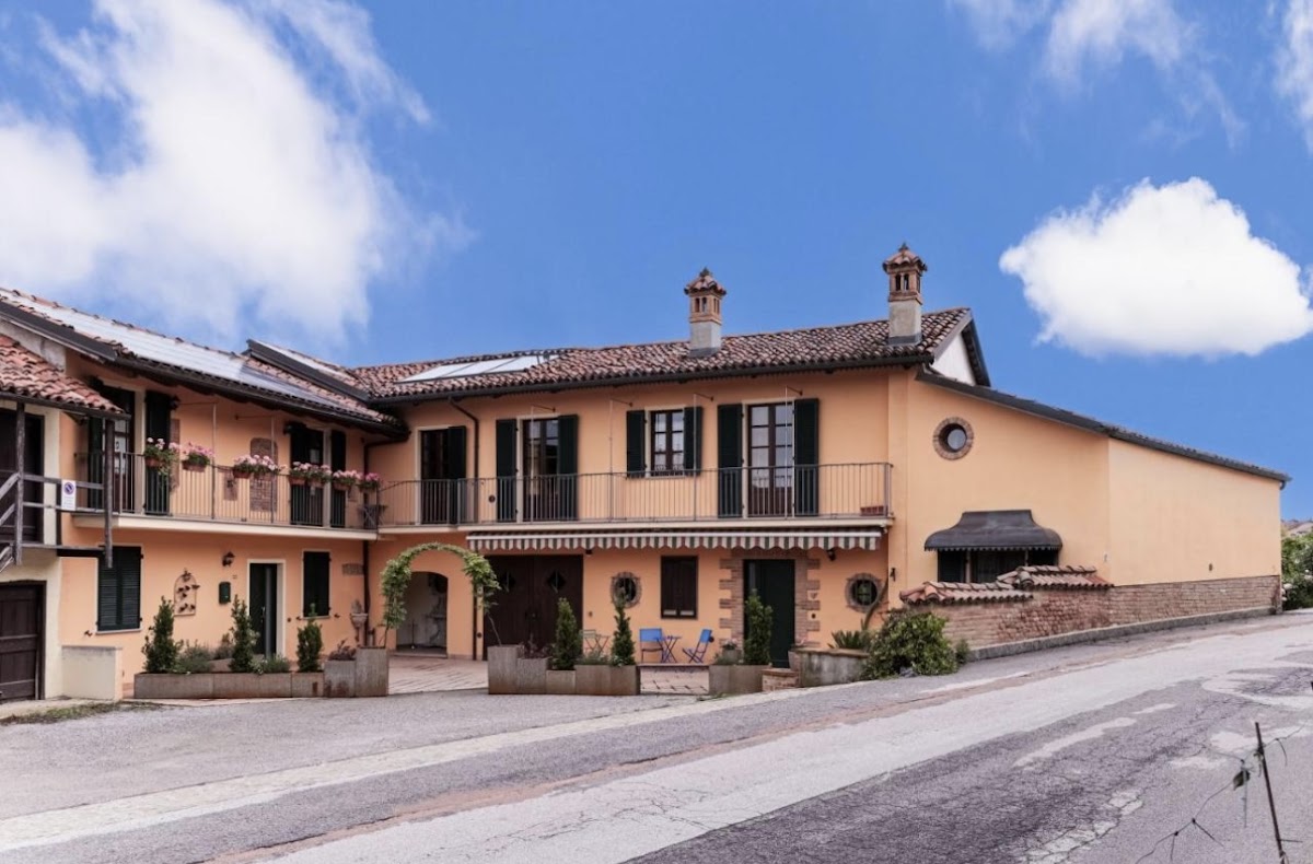 La Fornace Rooms & Pool — Alloggio a Barolo, Cuneo