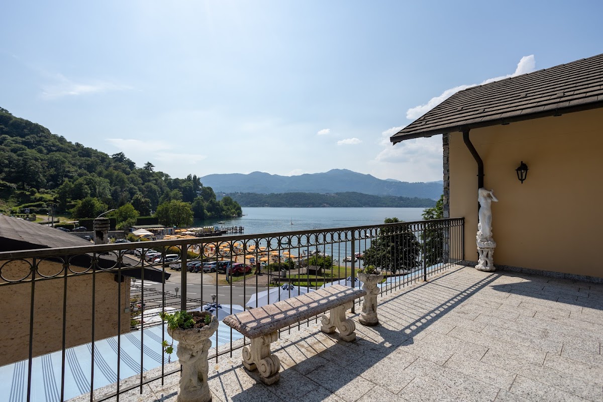 Hotel Fontaine Bleue — Alloggio a Orta San Giulio, Novara
