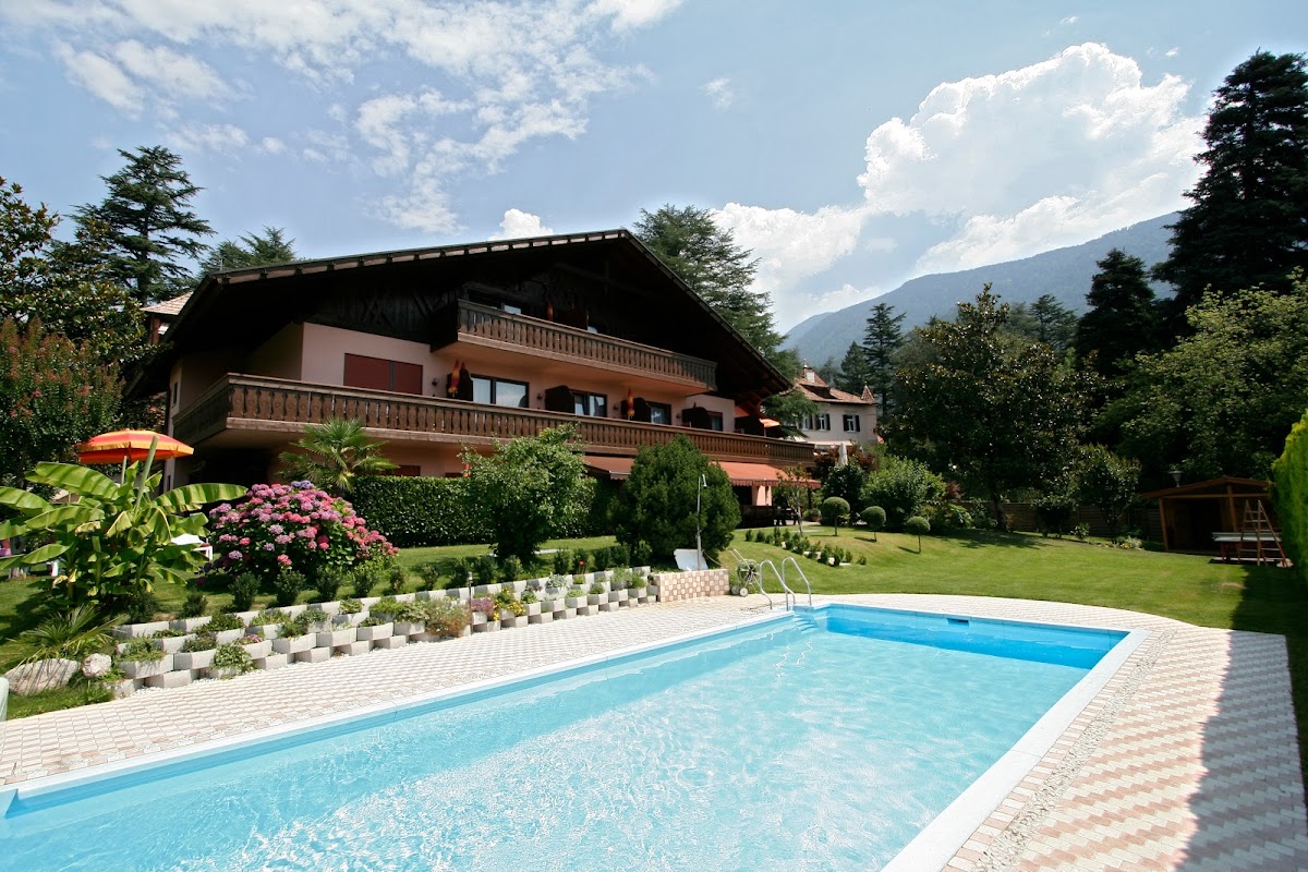 Hotel Schönbrunn — Alloggio a Merano, Bolzano