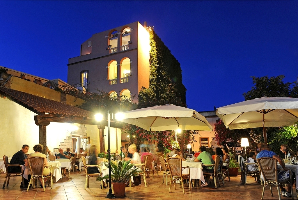 HOTEL PALAZZO PISCHEDDA BOSA — Alloggio a Bosa, Oristano
