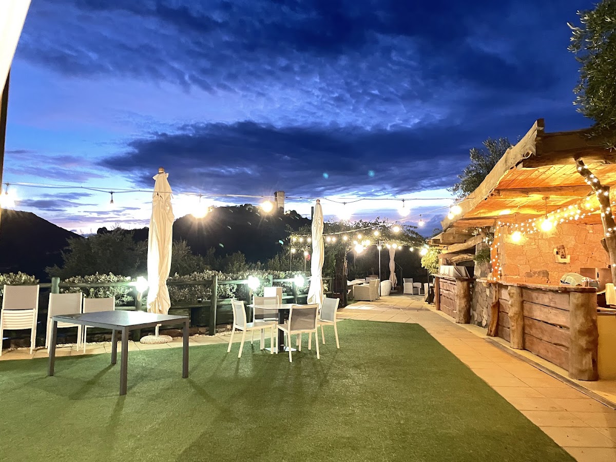 Hotel Ristorante Pizzeria | Giardini Malaspina — Alloggio a Bosa, Oristano