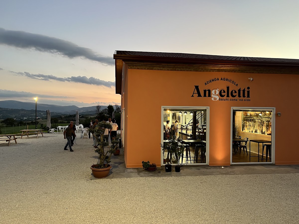 Azienda Agricola Angeletti — Alloggio a Macerata, Macerata