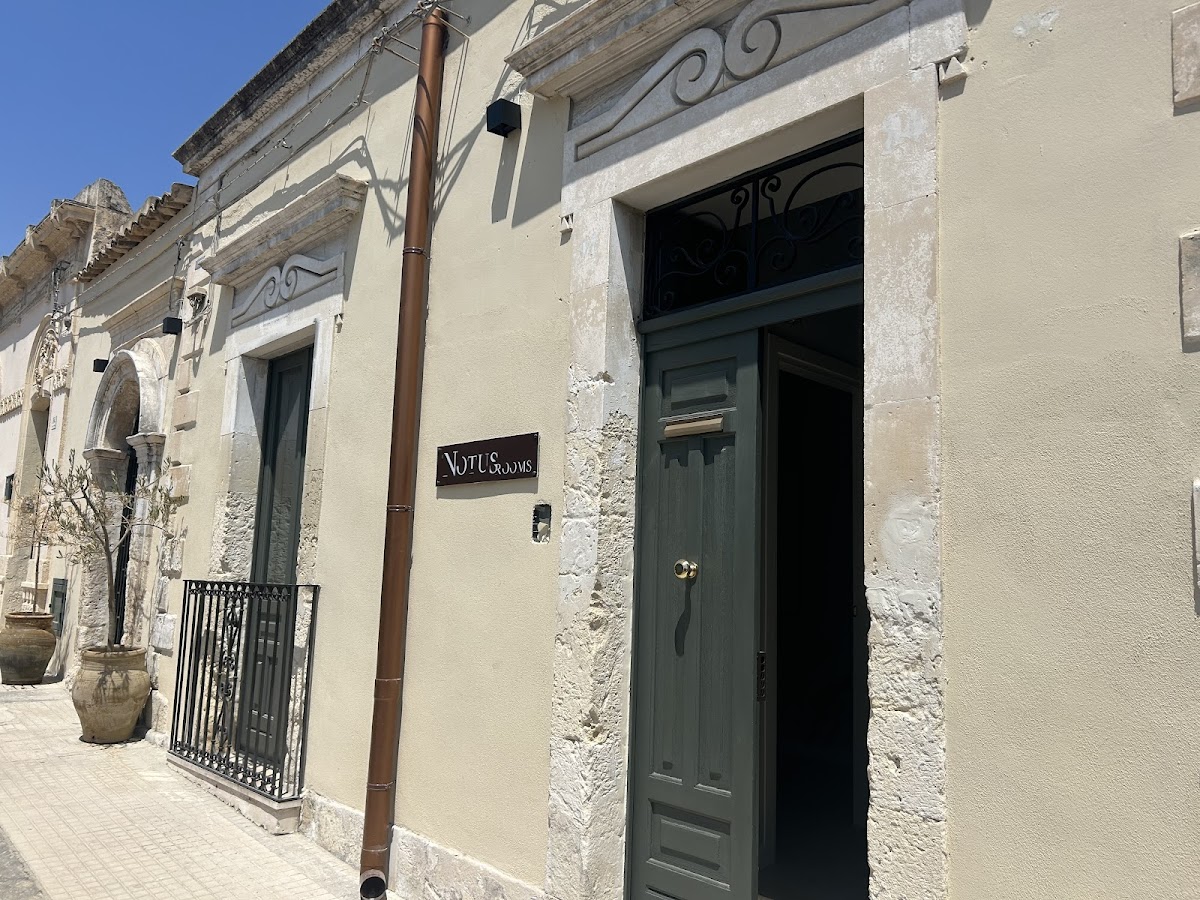 Notus Rooms — Alloggio a Noto, Siracusa