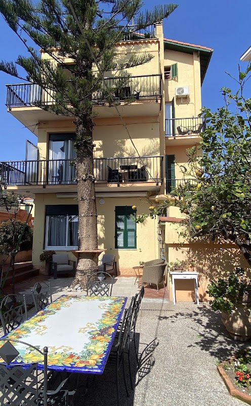 HOTEL LORA