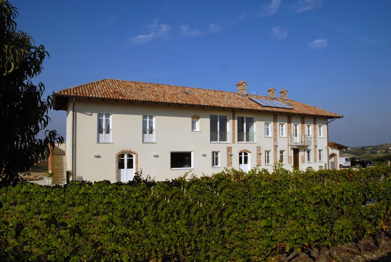 Agriturismo Cinque Camini — Alloggio a Canelli, Asti