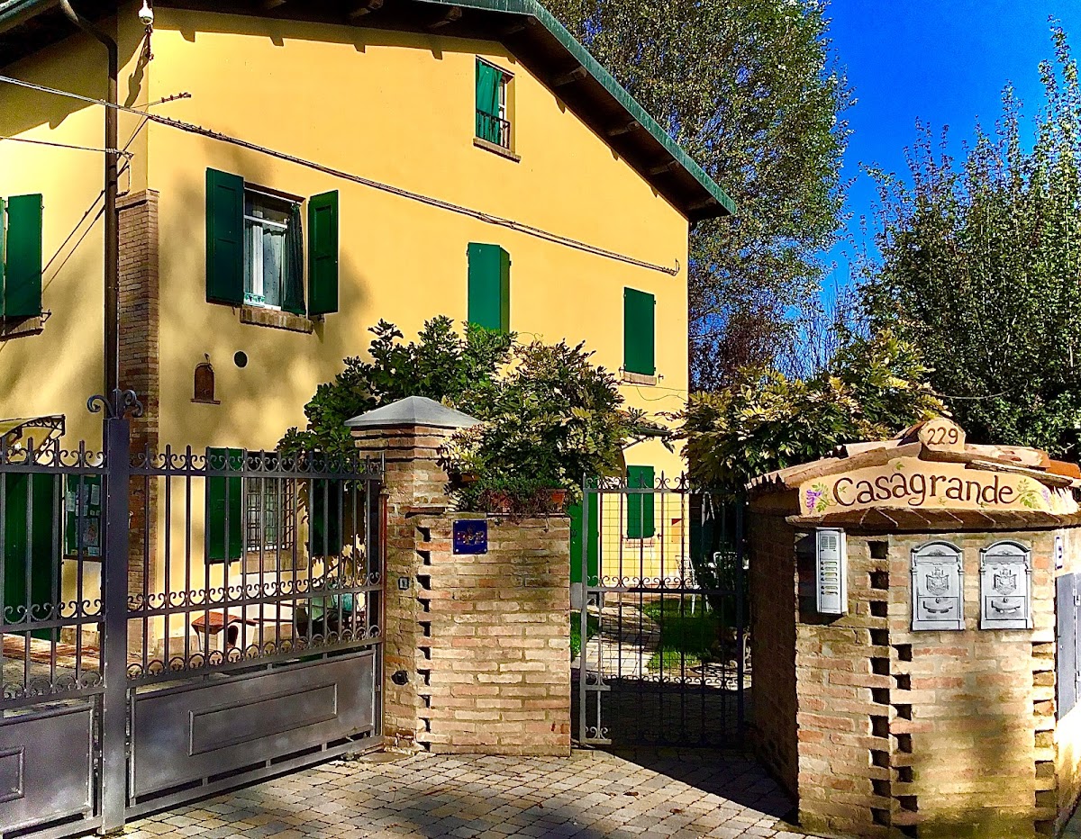 B&B Casagrande CIN IT036023C1YNPPRJLF — Alloggio a Modena, Modena