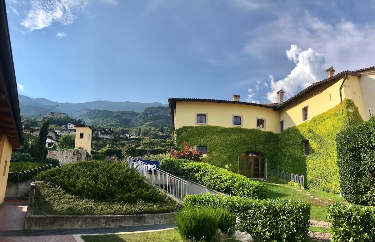 Relais Palazzo Lodron, Nogaredo (Trento, exit Rovereto Nord)
