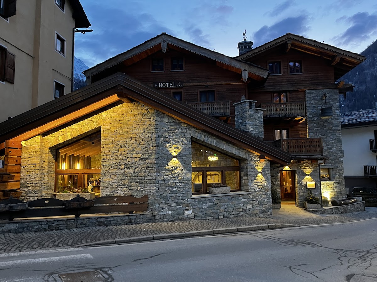 Maison Saint Jean — Alloggio a Courmayeur, Aosta