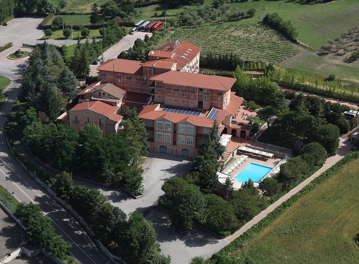 Relais la Fattoria | Albergo | Business Hotel | Sale Ricevimenti | Centro Congressi — Alloggio a Melfi, Potenza