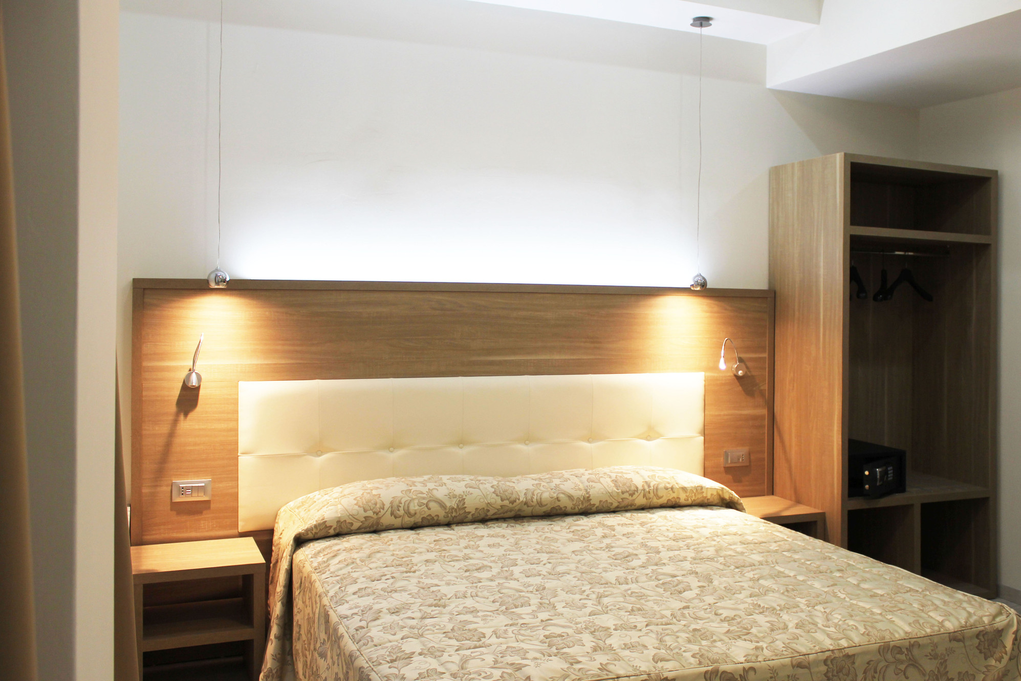 Hotel Metropoli — Punto di interesse a Milano, Milano