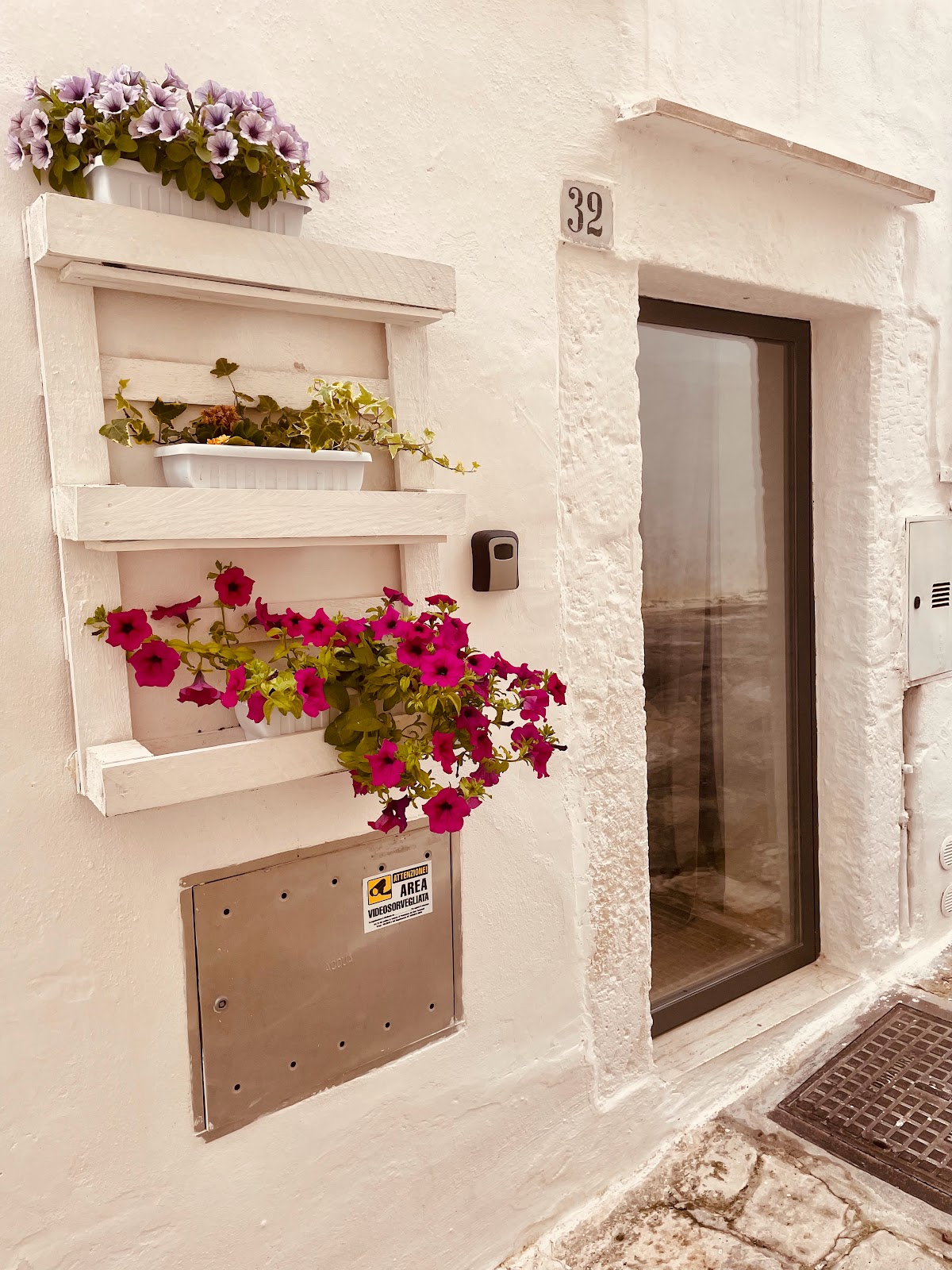 white room Ostuni