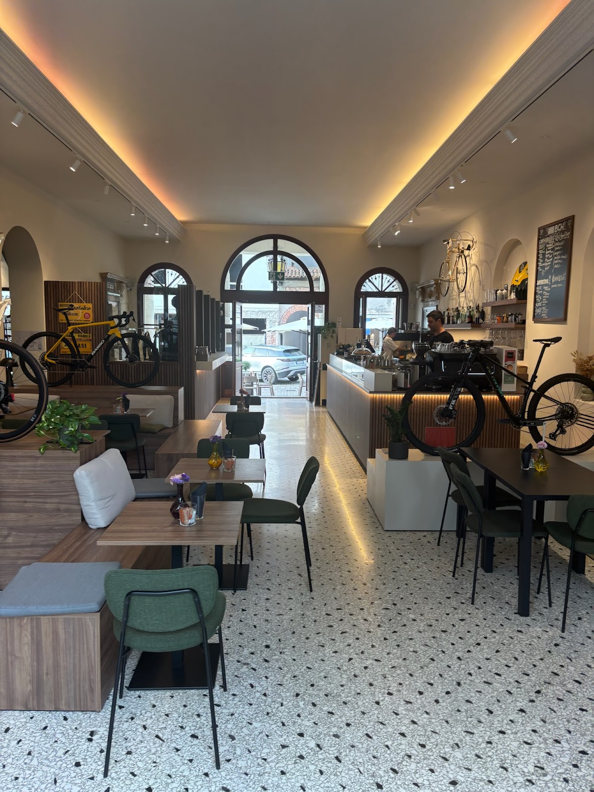 Bassano Club House - Café & Restaurant — Alloggio a Bassano del Grappa, Vicenza