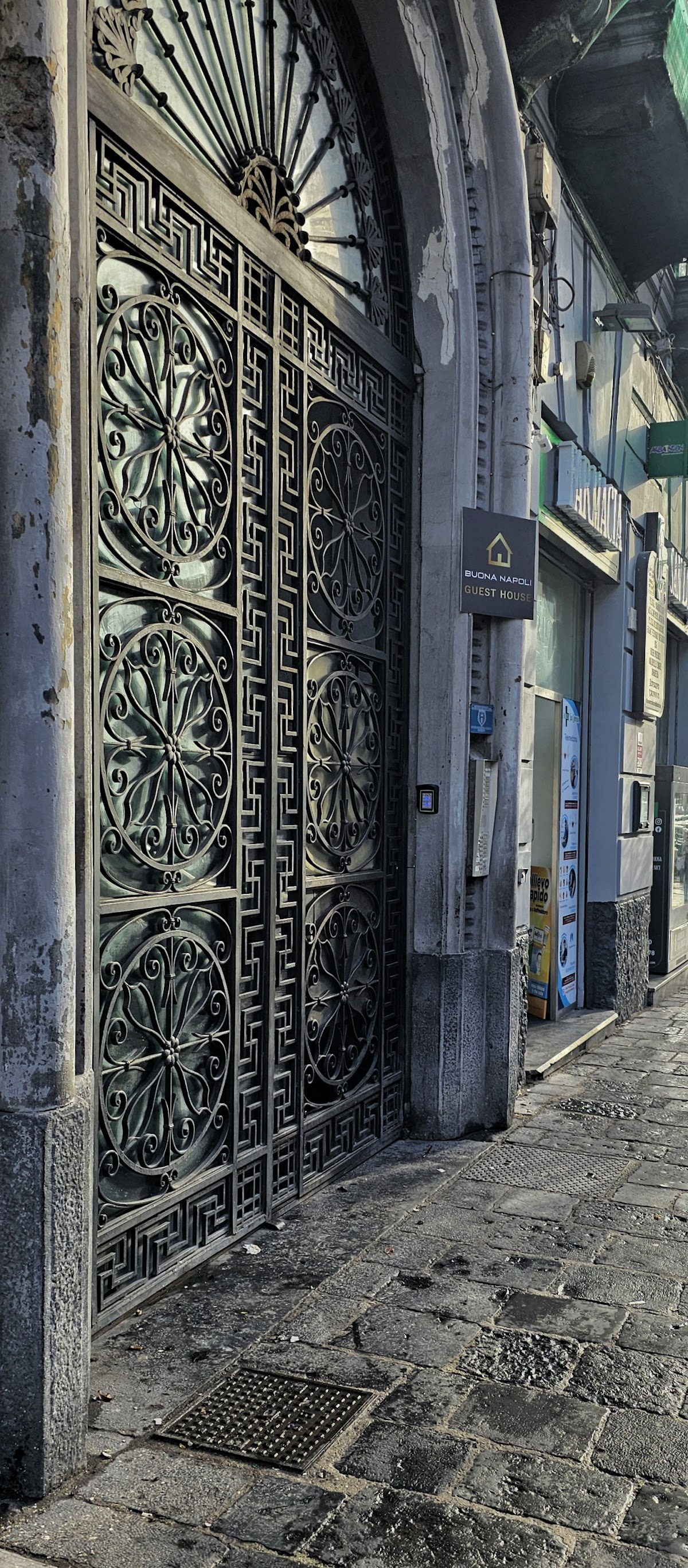 Buona Napoli Guest House — Alloggio a Napoli, Napoli