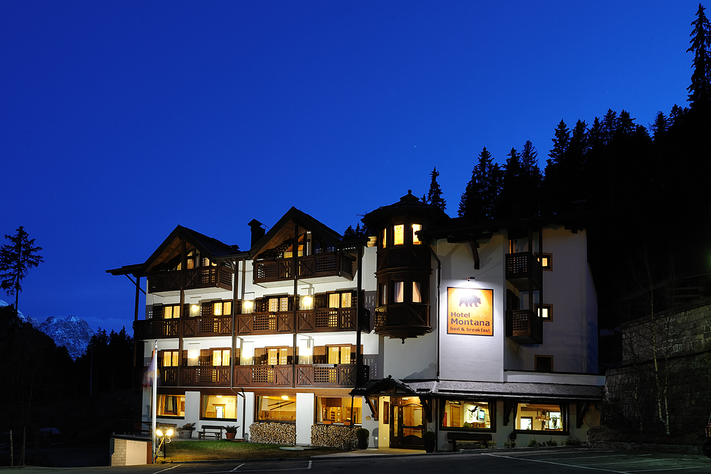 Hotel Montana — Alloggio a Madonna di Campiglio, Trento