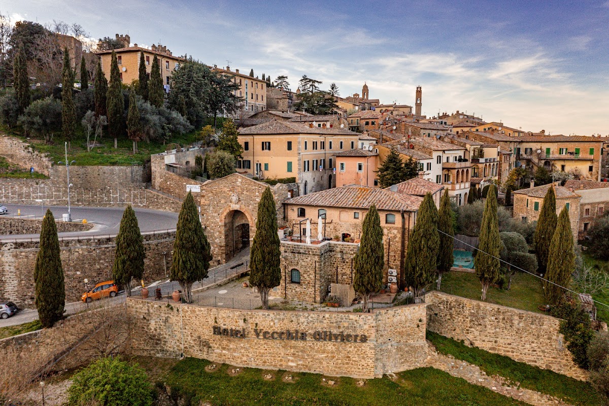 Hotel Vecchia Oliviera - In Montalcino — Alloggio a Montalcino, Siena