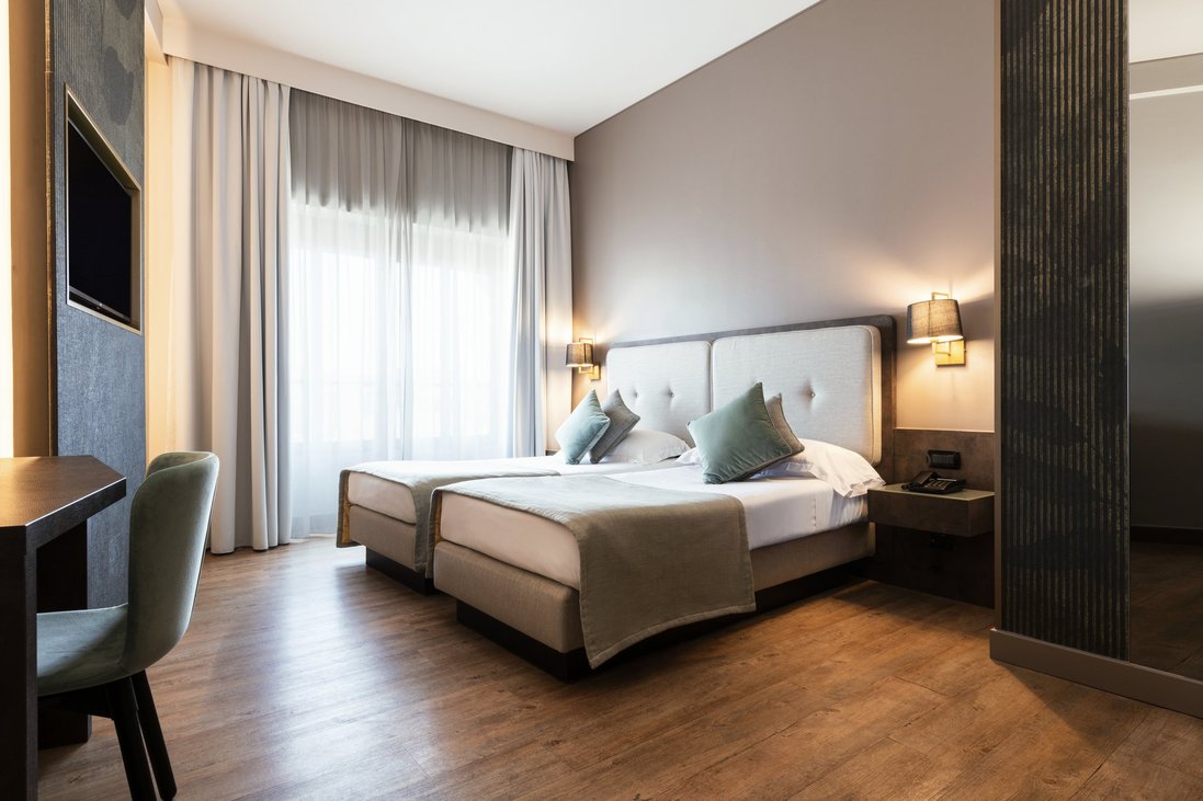 King Mokinba Hotel — Punto di interesse a Milano, Milano