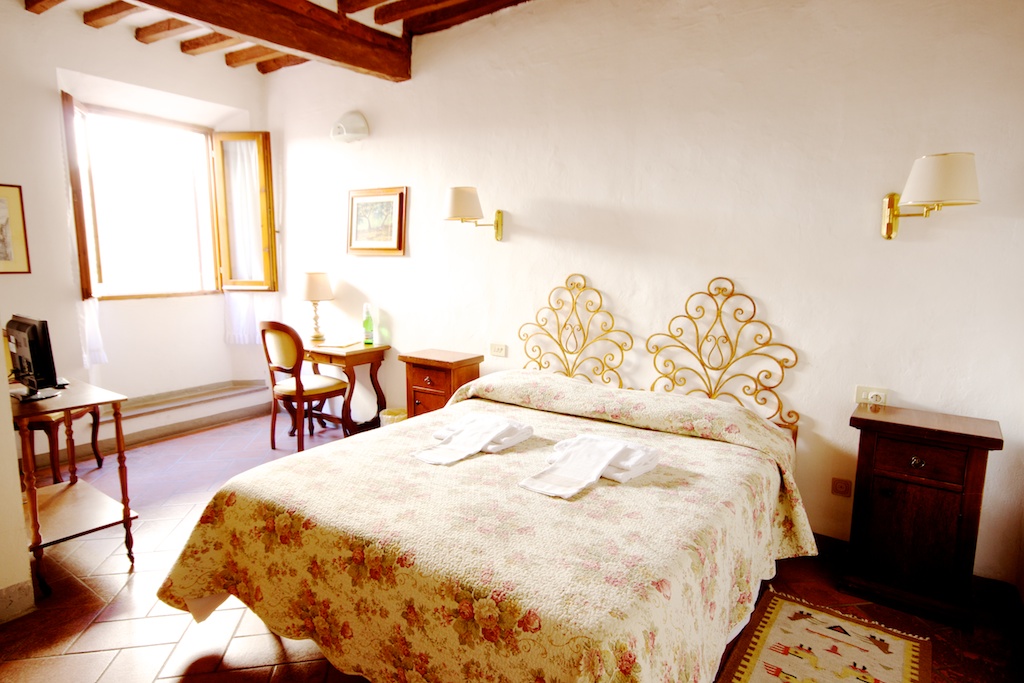 Locanda Il Pino — Alloggio a San Gimignano, Siena