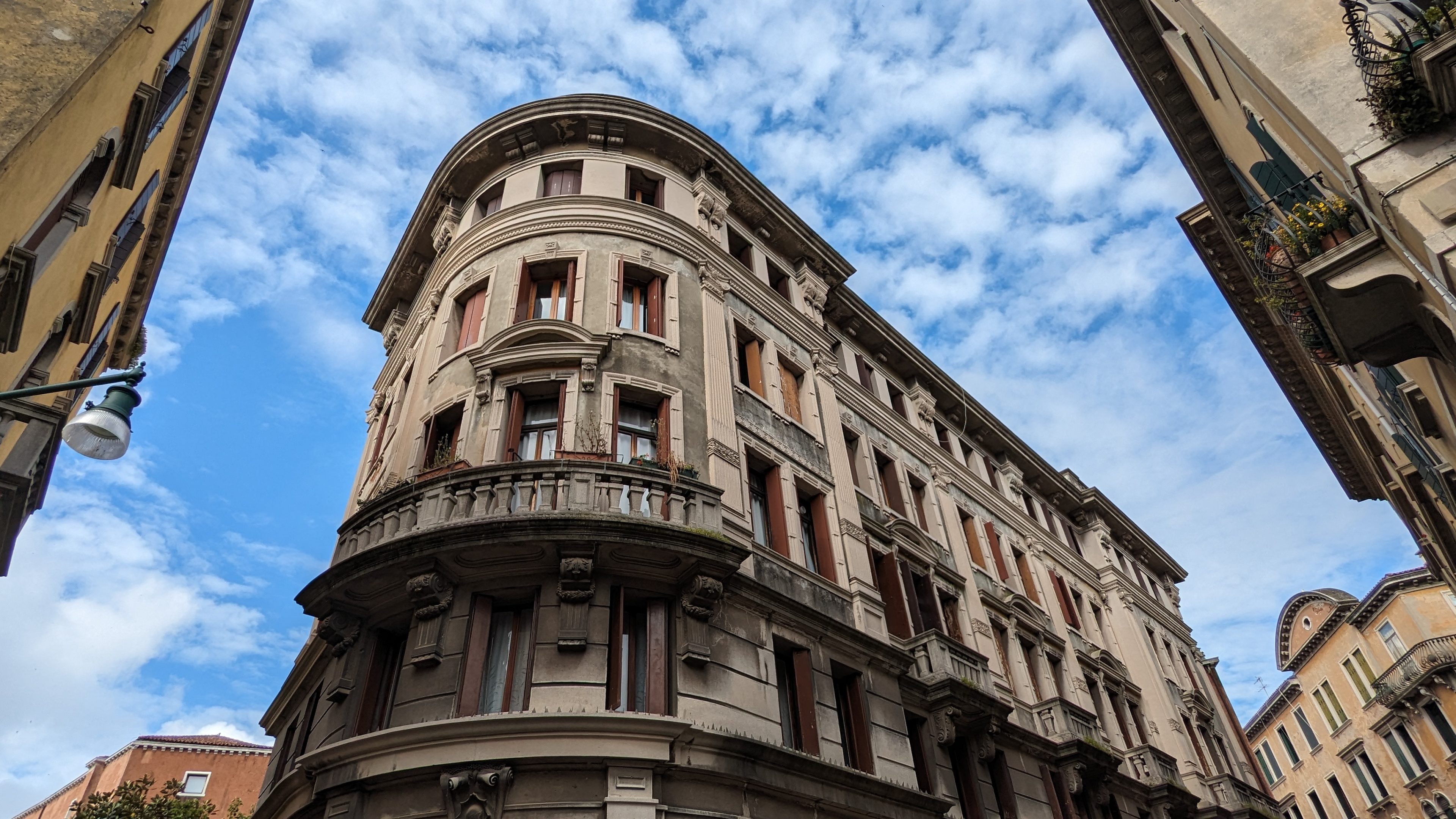 Ostello Domus Civica — Punto di interesse a Venezia, Venezia