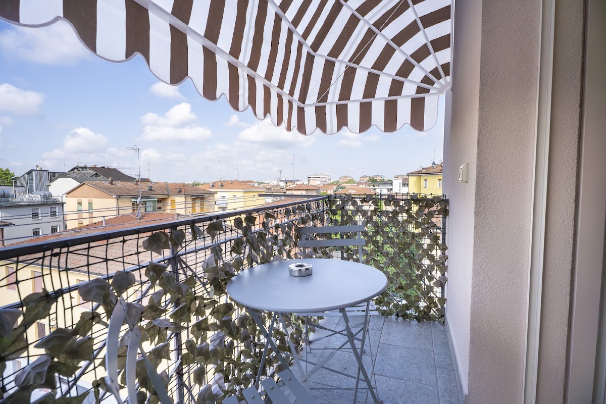 Affittacamere Orchidea for tourists and Hesperia Hospital — Alloggio a Modena, Modena