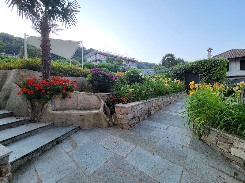Hotel Villa Paradiso — Alloggio a Arona, Novara