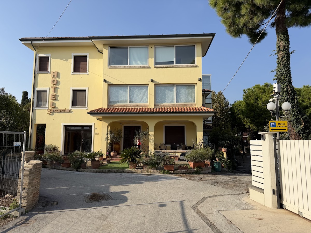 Hotel Ristorante Girasole — Alloggio a Civitanova Marche, Macerata