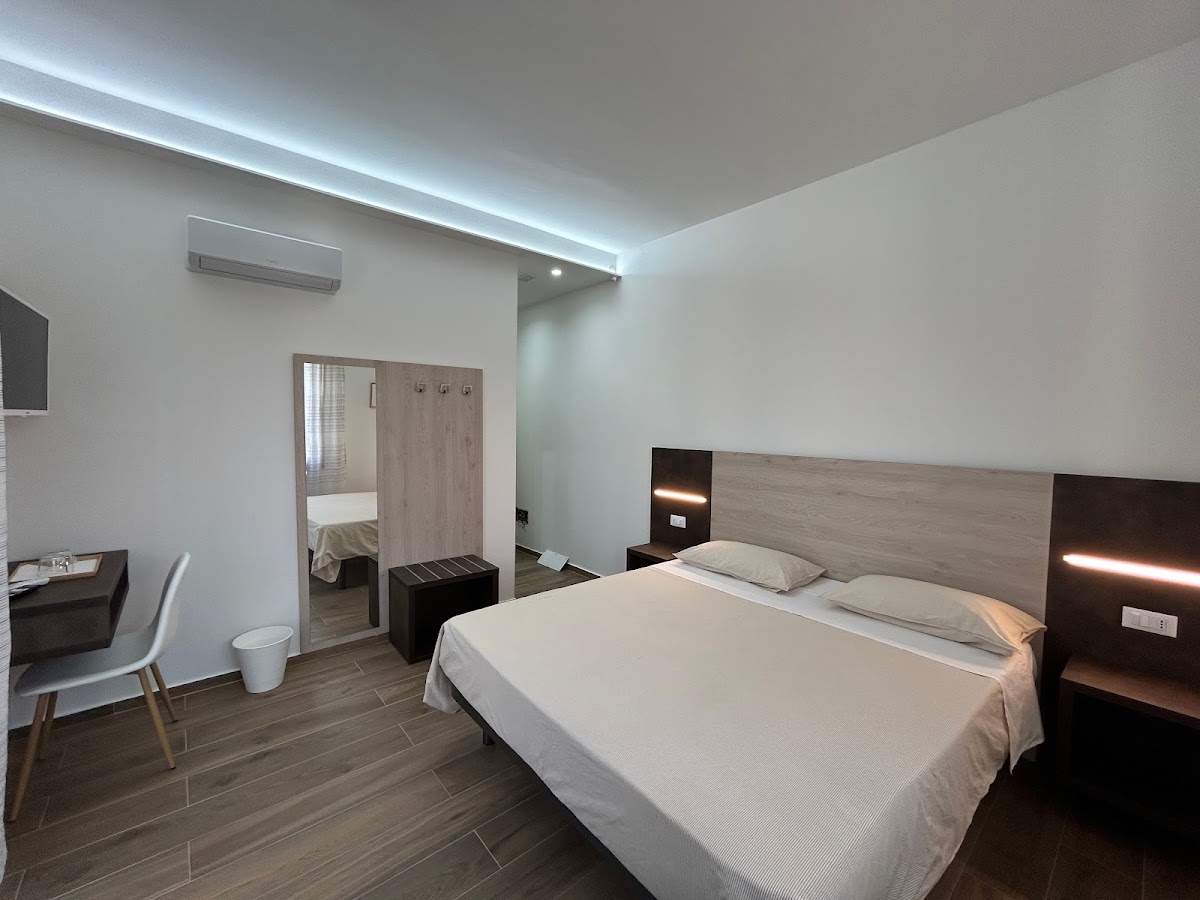 Mentana Rooms