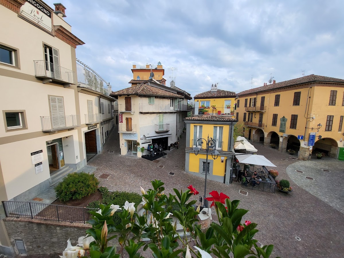 Casa Svizzera - Agriturismo in Barolo — Alloggio a Barolo, Cuneo