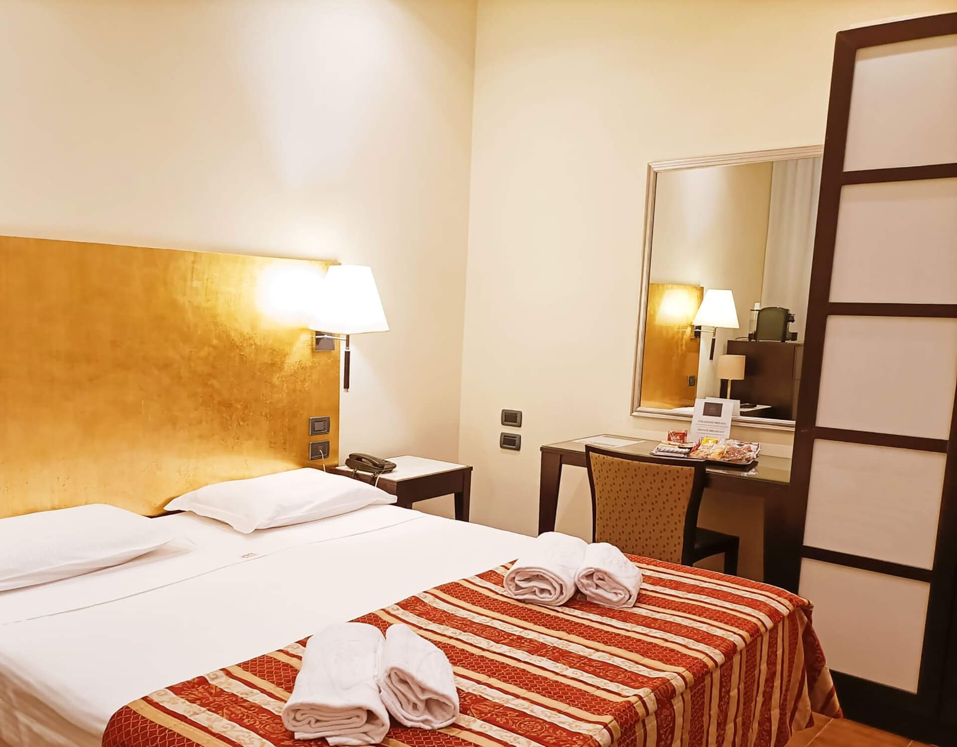 Hotel Fiorella — Punto di interesse a Milano, Milano