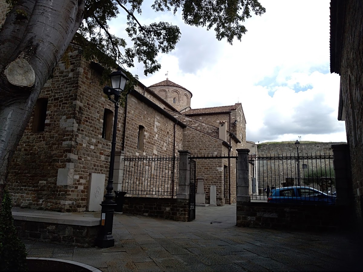Bed & Breakfast Antico Borgo Teresiano — Alloggio a Trieste, Trieste