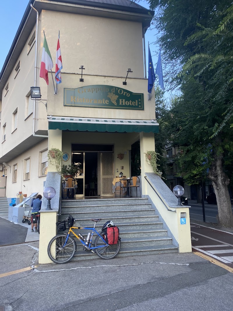 Hotel Ristorante Grappolo d'Oro — Alloggio a Canelli, Asti