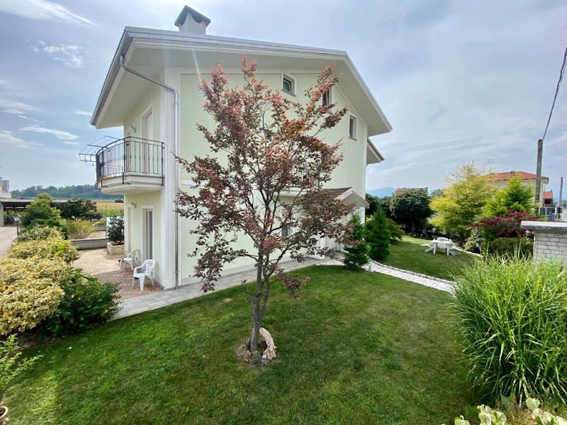 Eremes Rooms & Apartments — Alloggio a Cuneo, Cuneo