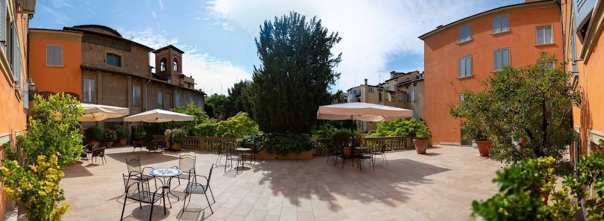 Phi Hotel Canalgrande — Alloggio a Modena, Modena