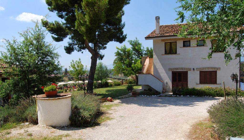 Agriturismo Resort Fattoria Colle Luca e Bomboniere Miele Abruzzo — Alloggio a Pescara, Pescara