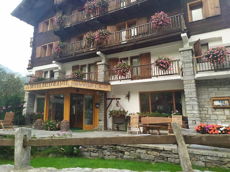 Albergo Zumstein — Alloggio a Macugnaga, VCO
