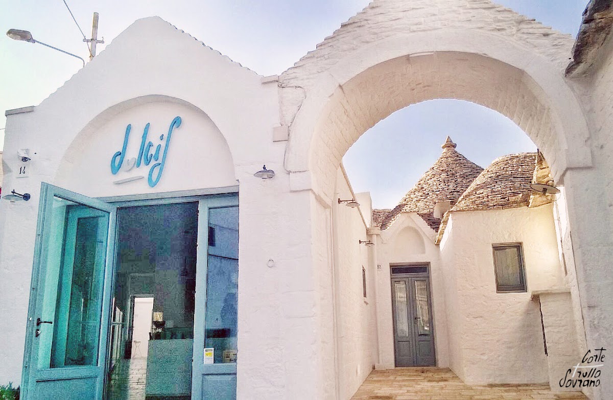 Corte Trullo Sovrano Bed & Breakfast — Alloggio a Alberobello, Bari