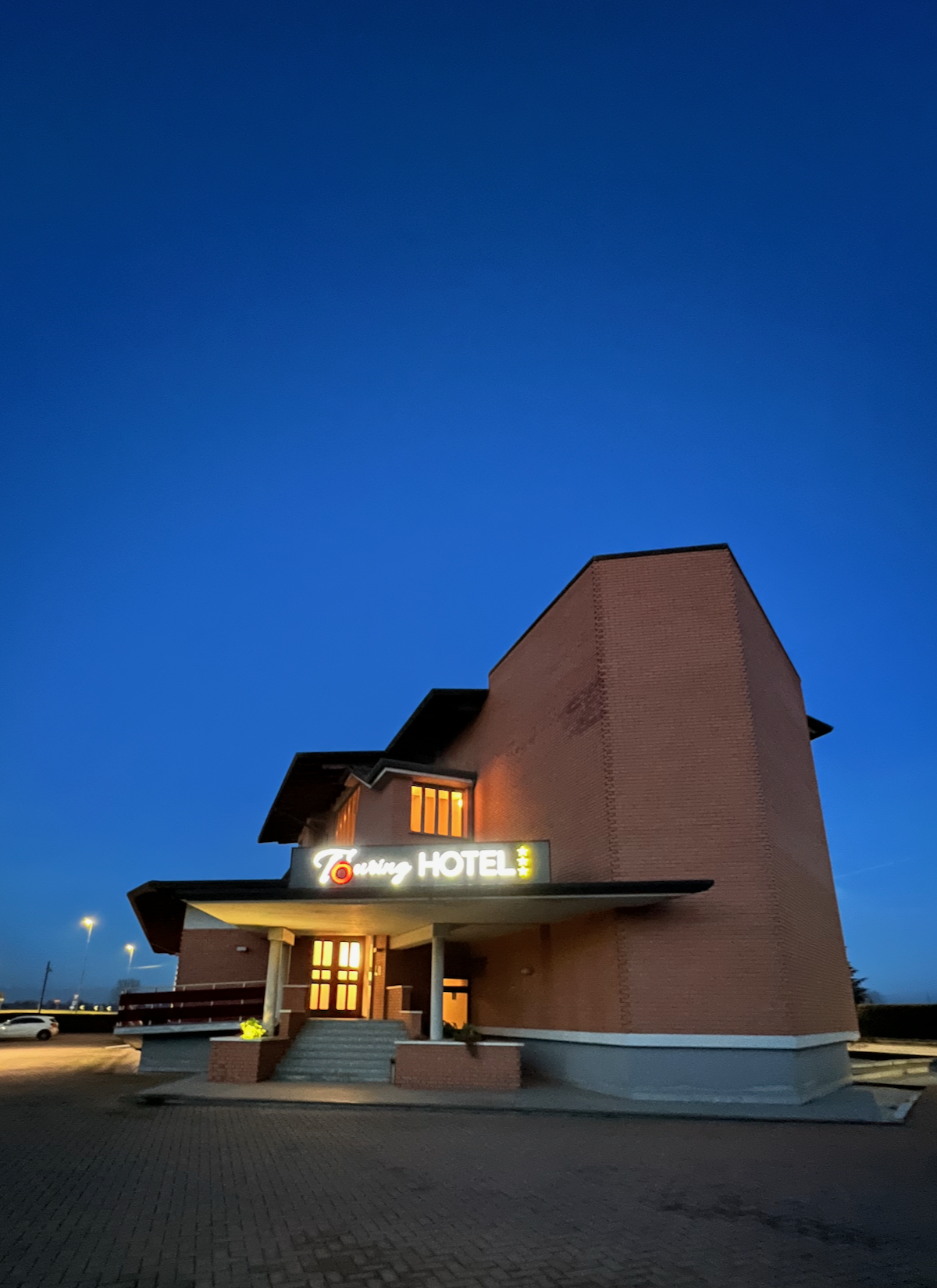 HC HOTEL TOURING SENIGA — Alloggio a Cremona, Cremona